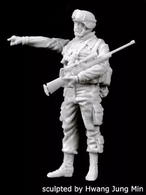 Black Dog 1/35 Modern US Sniper No.1 With Rifle Pointing Fully Geared F35138 • $25.32