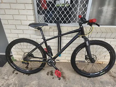 Giant Mountain Bike  • $500