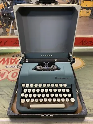 VINTAGE Underwood Corp. Leader  Blue Vintage Portable Typewriter Case USA 10035 • $119.99