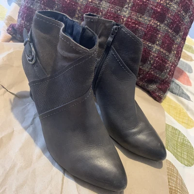 £4.99 • Buy CAPRICE LEATHER Suede BOOTS 6.5 40 G Grey Beige Ankle Buckle Heels Zip Up