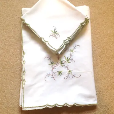£30 • Buy French Cotton Embroidered Tablecloth And 12 Napkins To Match 172cm X 250