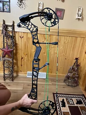 Mathews V3x 29 Rh Black Bow • $800