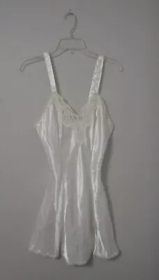 Val Mode Ivory  Lace Chemise Lingerie Small 30 Bust Mid Thigh • $13.50