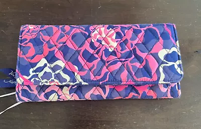 NWOT Vera Bradley Large Wallet Pink Blue Logo Zip Floral Folding Quilted • $28
