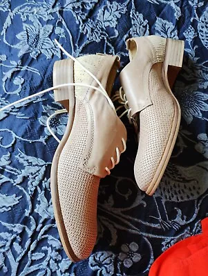 DANIEL HECHTER   Size 8 / 42 Beige Tan Leather Shoes • £3