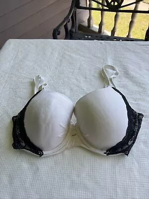 Victoria Secret Womens White Lined Demi Bra With Black Lace Detailing Size32DDD • $19.50