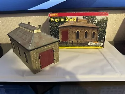 Hornby Skaledale 00 Gauge R8636 Engine Shed. Boxed • £9.99