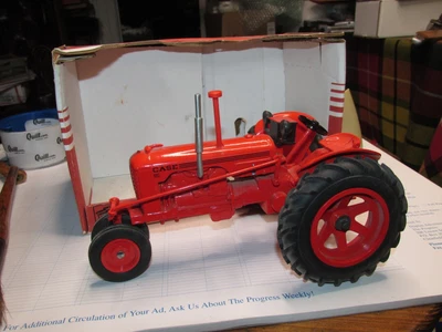 $59 • Buy Vintage Spec Cast Speccast 1/16 Toy Tractor Case IH International DC LIBERTY
