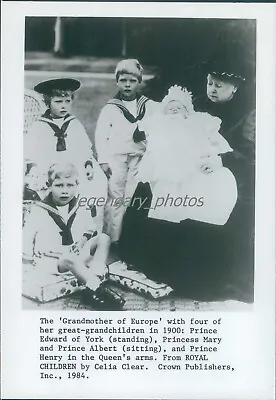 1900 Queen Victoria With Four Great Grandchildren Original News Service Photo • $14.99