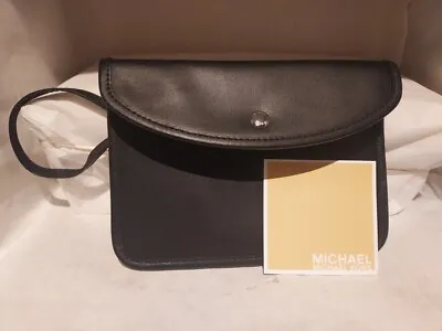 Michael Kors Black Wristlet Bag • $18