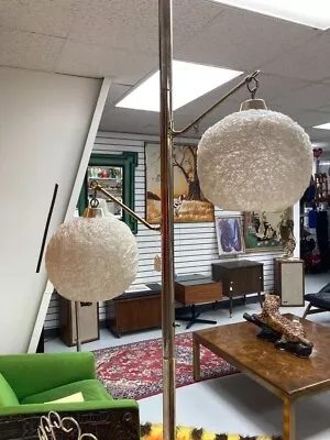 Mid Century Modern Tension Pole Lamp With Acrylic Spaghetti Globes • $595