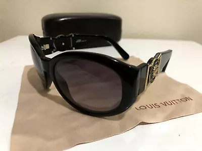 Versace 424/866 Sunglasses With Black Frame And Medusa Side Bars • $89.99