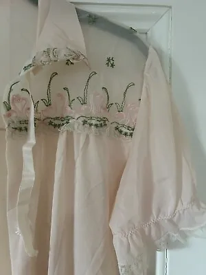 *EMBROIDERED SWANS* Vtg Sheer Nylon Peignoir Gown Robe Small Collared Lace Trim • $45