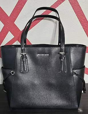 Michael Kors Large Black Voyager Tote • $50