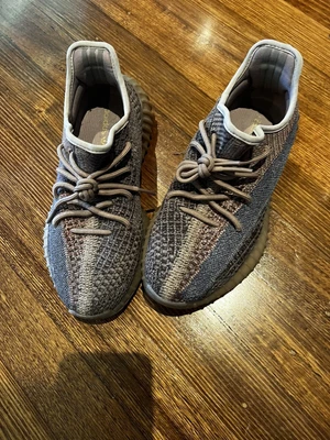 $200 • Buy Adidas Yeezy Boost 350 V2 Fade US7.5