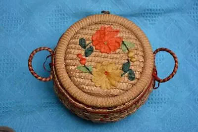 VINTAGE Sewing BOX -BASKET. Size Medium. ROUND SHAPE Wicker Sides Top & Handle • $24.99