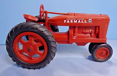 VTG . 19?? . Orig Intl Harvester Farmall Tractor - Plastic - 8 L • $11.50