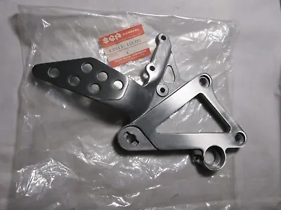 Suzuki RGV250 Pepsi Racing NOS  Right Footrest Bracket RGV250K       43811-12C05 • $286.62