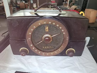 Vintage 1950s Mid Century Zenith AM/FM H725 Bakelite Tube Radio Not Working  • $38