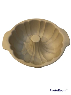 $15 • Buy The Pampered Chef Family Heritage Stoneware 10” Bundt Baking Fliuted Cake Pan