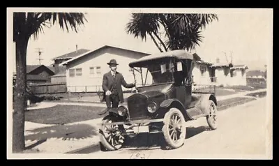 $5.99 • Buy SPORTY HOLLYWOOD MAN PROUD Of HIS MODEL T FORD CAR ~ 1920s VINTAGE PHOTO