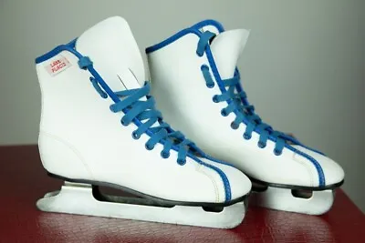 Vintage Lake Placid Women's Ice Skates Size 1  Model 550 White And Blue • $24.75