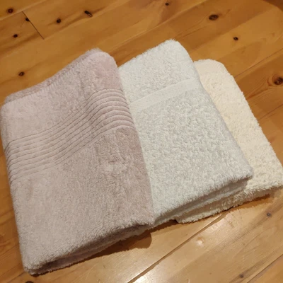 £12.99 • Buy 3 Bath Towels 1 X M&S Soft Dusky  Pink . 1 X Cream & 1 X White In VGC