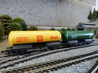 Lima BP Shell Tank Wagons X 2 For OO Gauge Model Train Set • £1