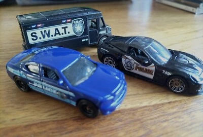 £2 • Buy Matchbox Police Vehicle Set