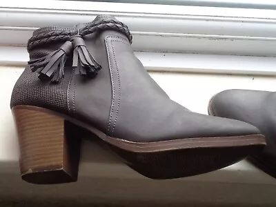 Mantaray Ankle Boots Leather Look Zip Side Cuban  Heel 3  Size 8 D  Khaki • £8.99