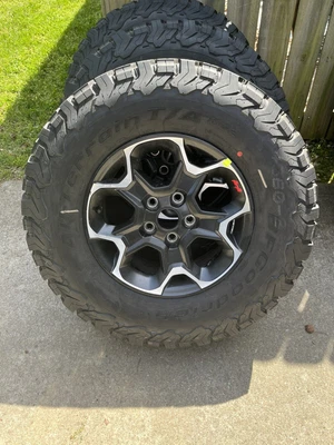 $500 • Buy New ‘23 Wrangler Rubicon Factory Tires And Rims