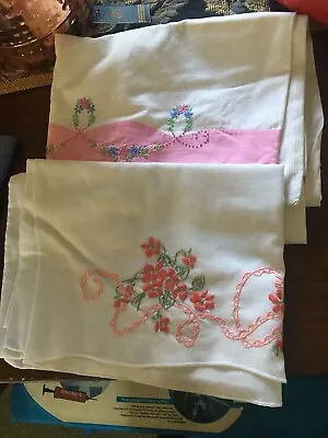 2 SUPER KEEN Vintage Embroidere FLORAL Pillowcase Excellent • $4.95