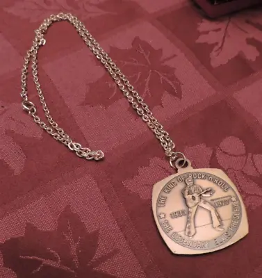 Beautiful Vintage Goldtone Elvis Presley Medallion Pendant 24” Necklace • $24.99