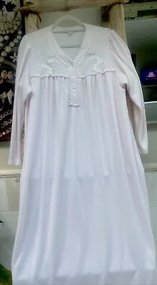 Miss Elaine Sz Xl Light Pink  Long Sleeve Gown V Neck 3 Buttons Embroidery Cozy • $15