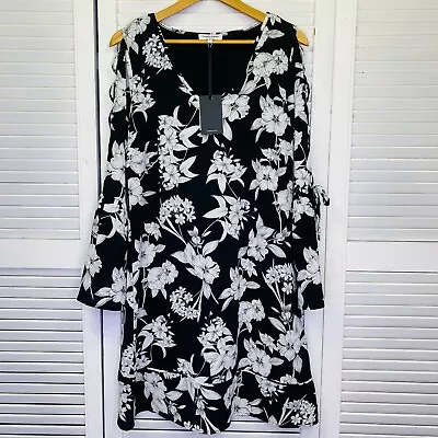 NEW Table Eight Dress Womens 8 Black White Bell Sleeve Floral Lined Knee Length • £12.98