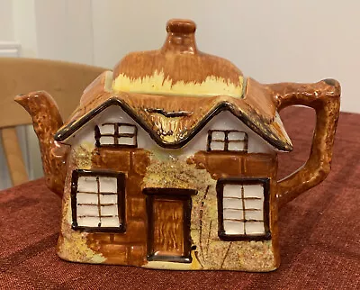 Vintage P & K 6 Cup Ye Olde Cottage Teapot • £5