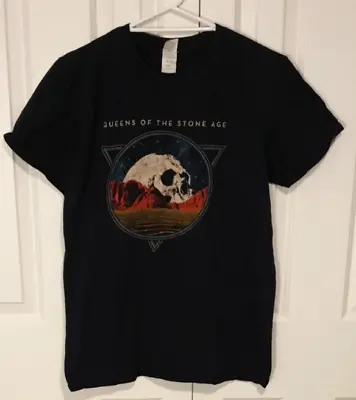 QUEENS OF THE STONE AGE QOTSA Skull Planet Band Gildan T-Shirt Black Size Medium • $33.99