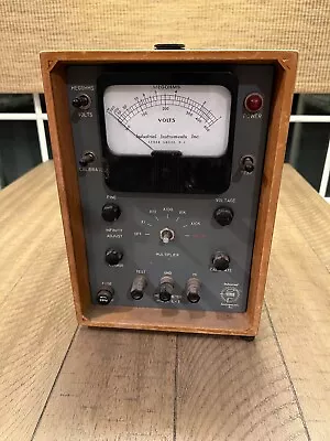 Vintage Industrial Instruments Inc. Cedar Grove NJ - Megohmmeter Model L-7 • $79.95