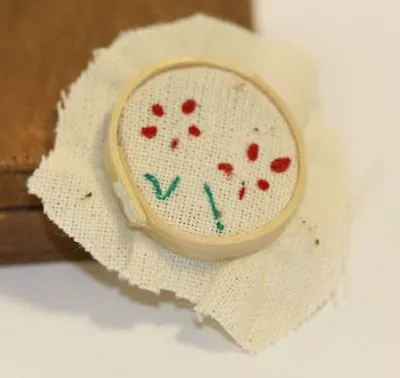 Dollhouse Miniature Embroidery Hoop With Cloth • $2.99