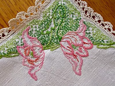Large Vintage Hand Embroidered/Crochet DOILEY 'Never Used' • $2.59