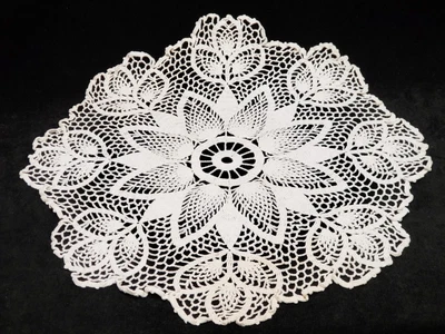 $4.99 • Buy Vintage Antique Hand Crocheted Lace Doily Tablecloth 20  Diameter 1940s Design