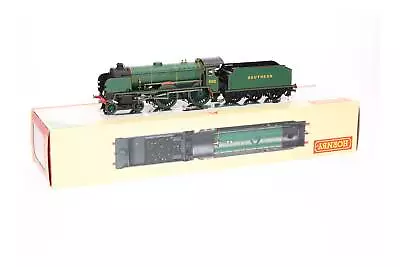 R2745 Hornby OO Gauge Schools Class 902 Wellington Missing 1 Plate (Pre-Owned) • £98.99