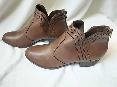 Me Too NEW Women Espresso Ankle Booties Size 9 M Back Zipper Up *Box25 • $28.90