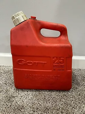 Gott Rubbermaid 2.5 Gallon Plastic Vented Gas Can Pre Ban Model 1250  2 1/2 RARE • $19.99