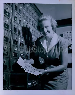 1955 Miss Universe MIRIAM STEVENSON At Campus Post Office Press Photo • $24.99