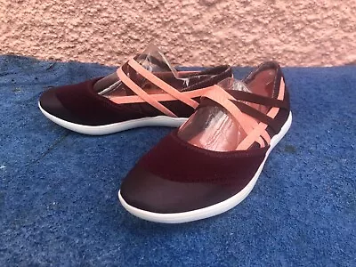 Teva Burgundy/red Fabric & Stretch Shoes Sz 37/6.5 As New • $30