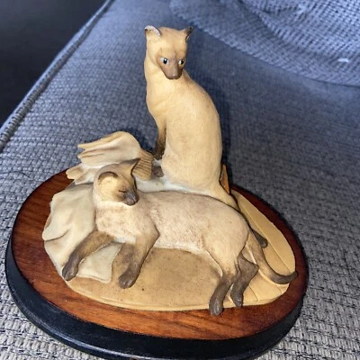 Fabulous Figurine Of A 2 Siamese Cats By Aynsley  On Mahogany Wooden Base G4323 • £12.99
