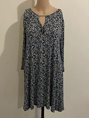 $30 • Buy [PULL AND BEAR] Euro Size M Lovely Paisley Patterned Long Sleeve Dress