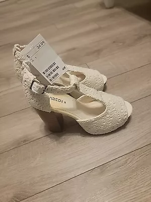 H&M Cream Lace High Heel Shoe Size 7 • $20