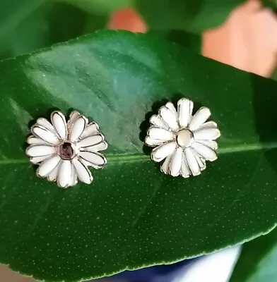 Super Pretty White Oil Spot Daisy Stud Earrings 50s 60s 70s Retro • £4.59